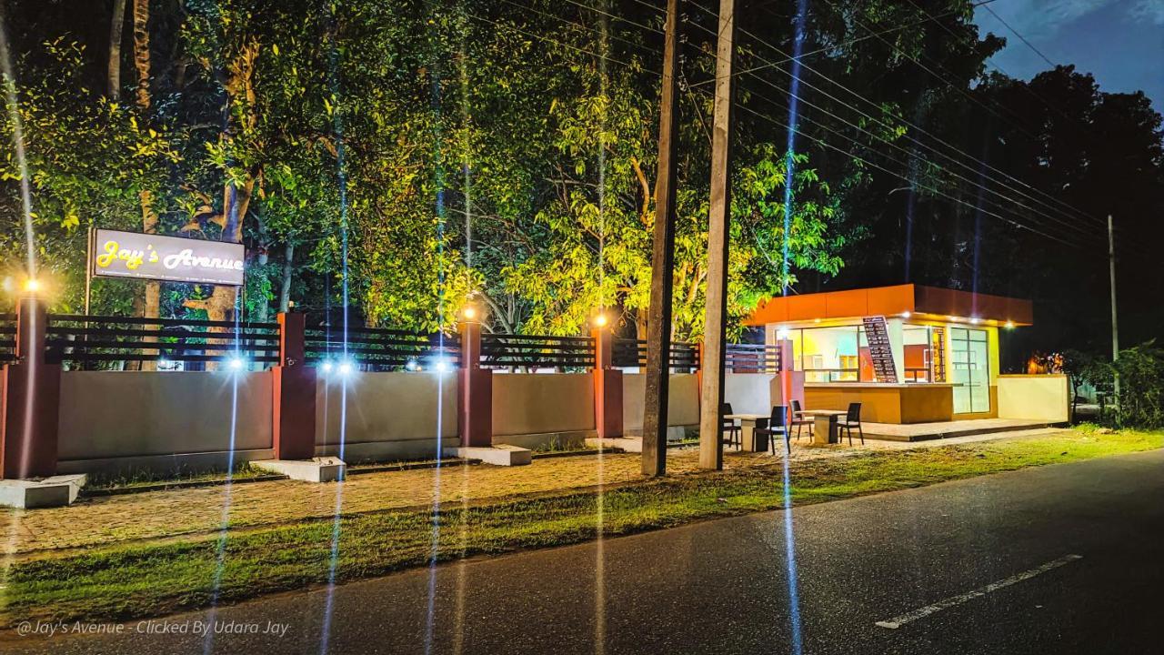 ホテルJay'S Avenue ウダワラウェ エクステリア 写真